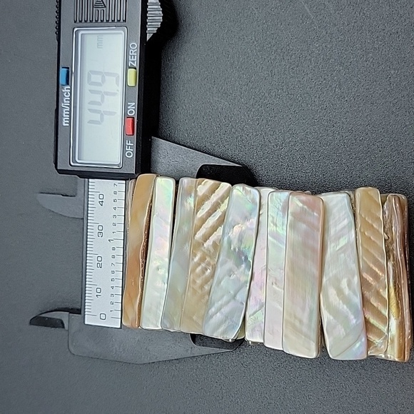 Iridescent Mother Of Pearl Shell Bracelet US Size 7 To 7-1/2" - Picture 7 of 7